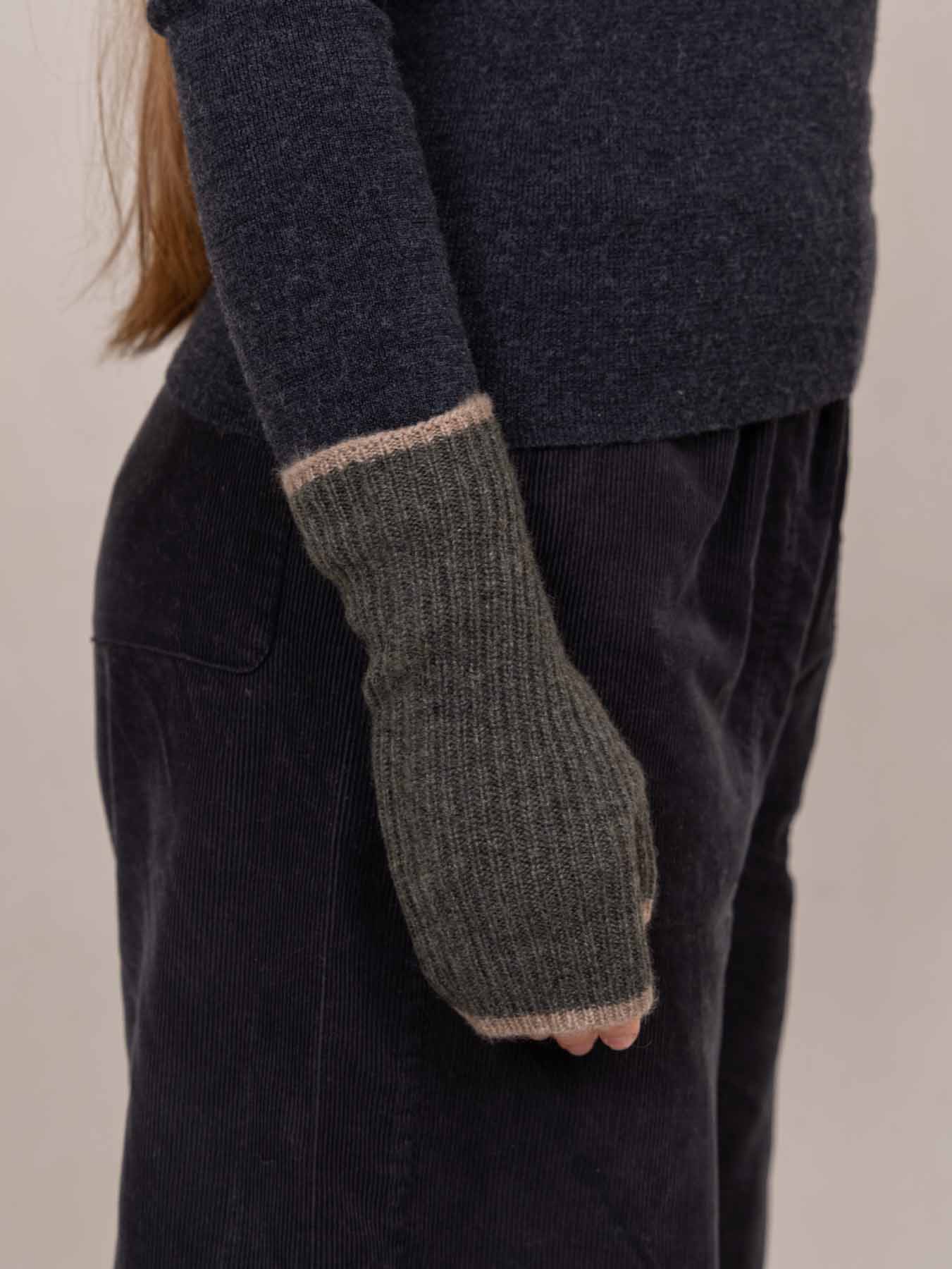 Dorothy Cashmere Ribbed Fingerless Gloves Moss