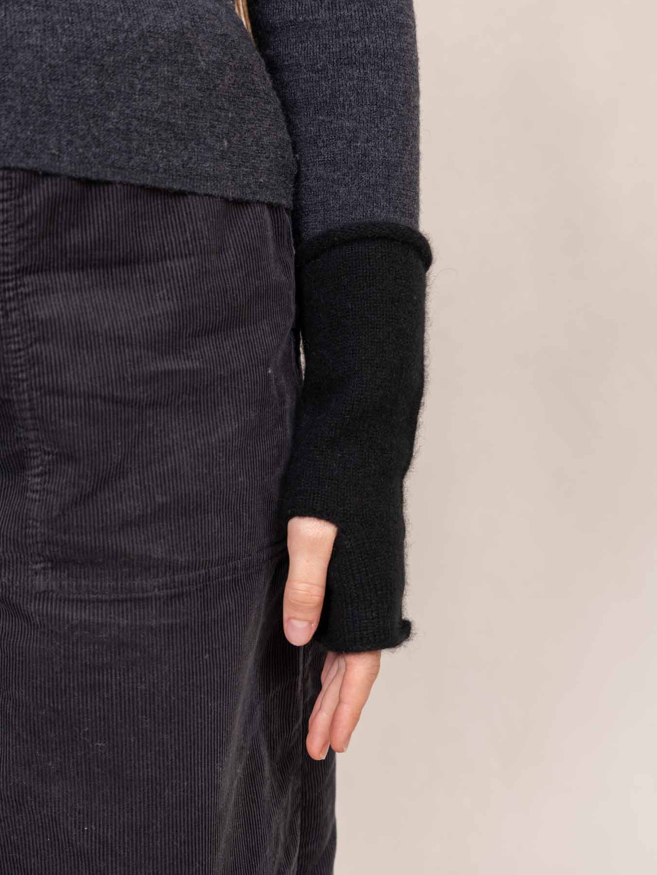 Nori Wrist Warmers Black