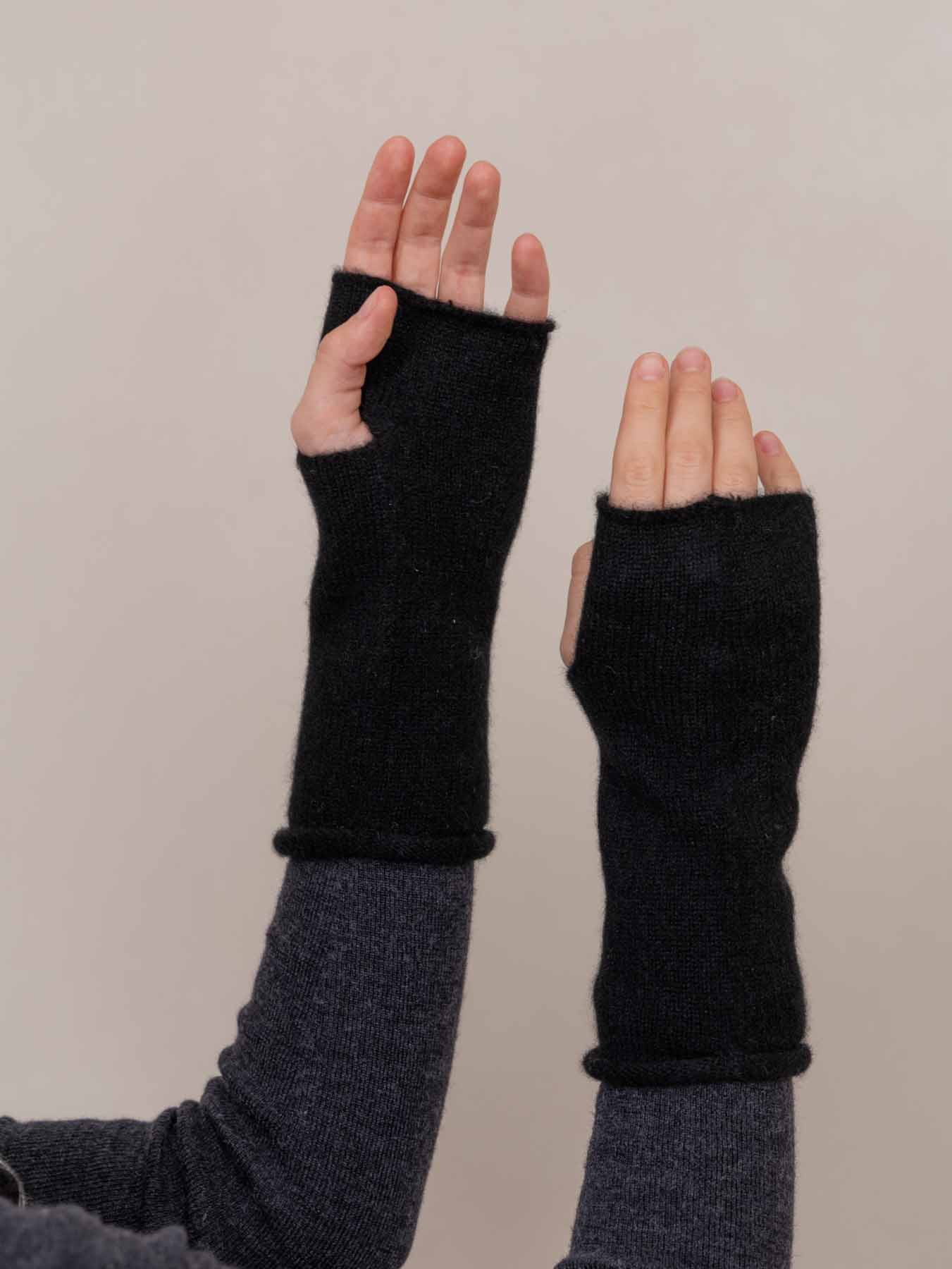 Nori Wrist Warmers Black