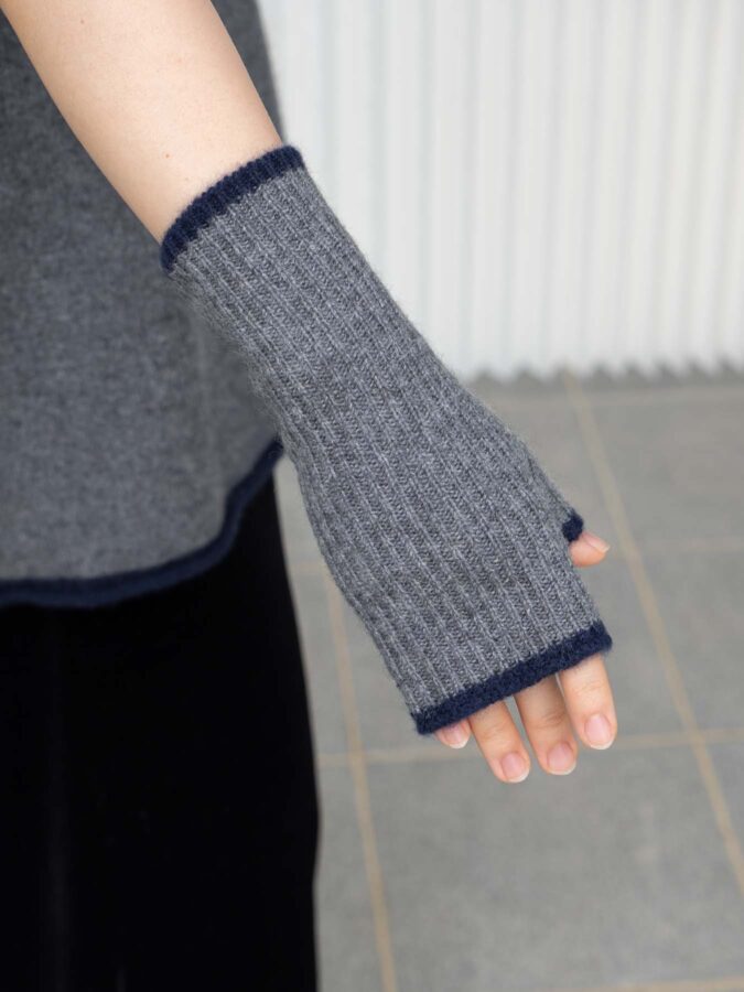 Dorothy Cashmere Ribbed Fingerless Gloves Grey