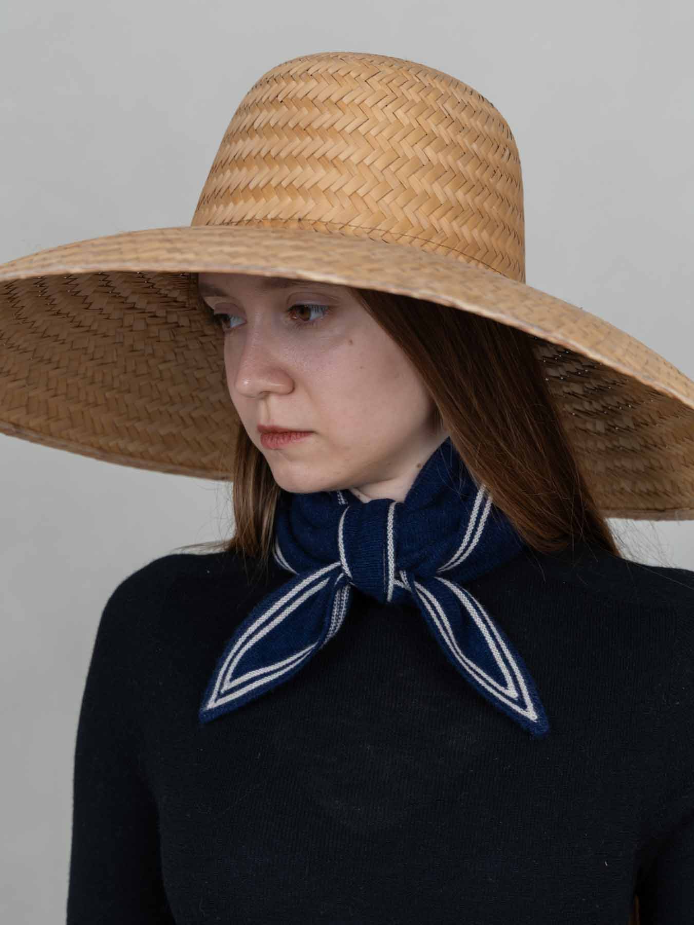 Bronte Spindle-shaped Knitted Cashmere Scarf Navy