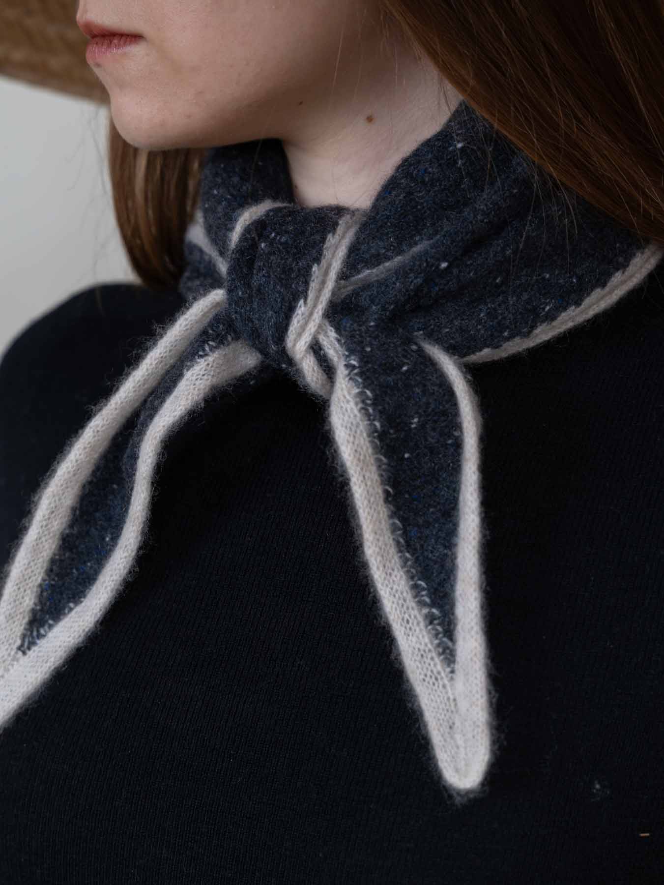 Austen Spindle-shaped Knitted Cashmere Scarf Charcoal