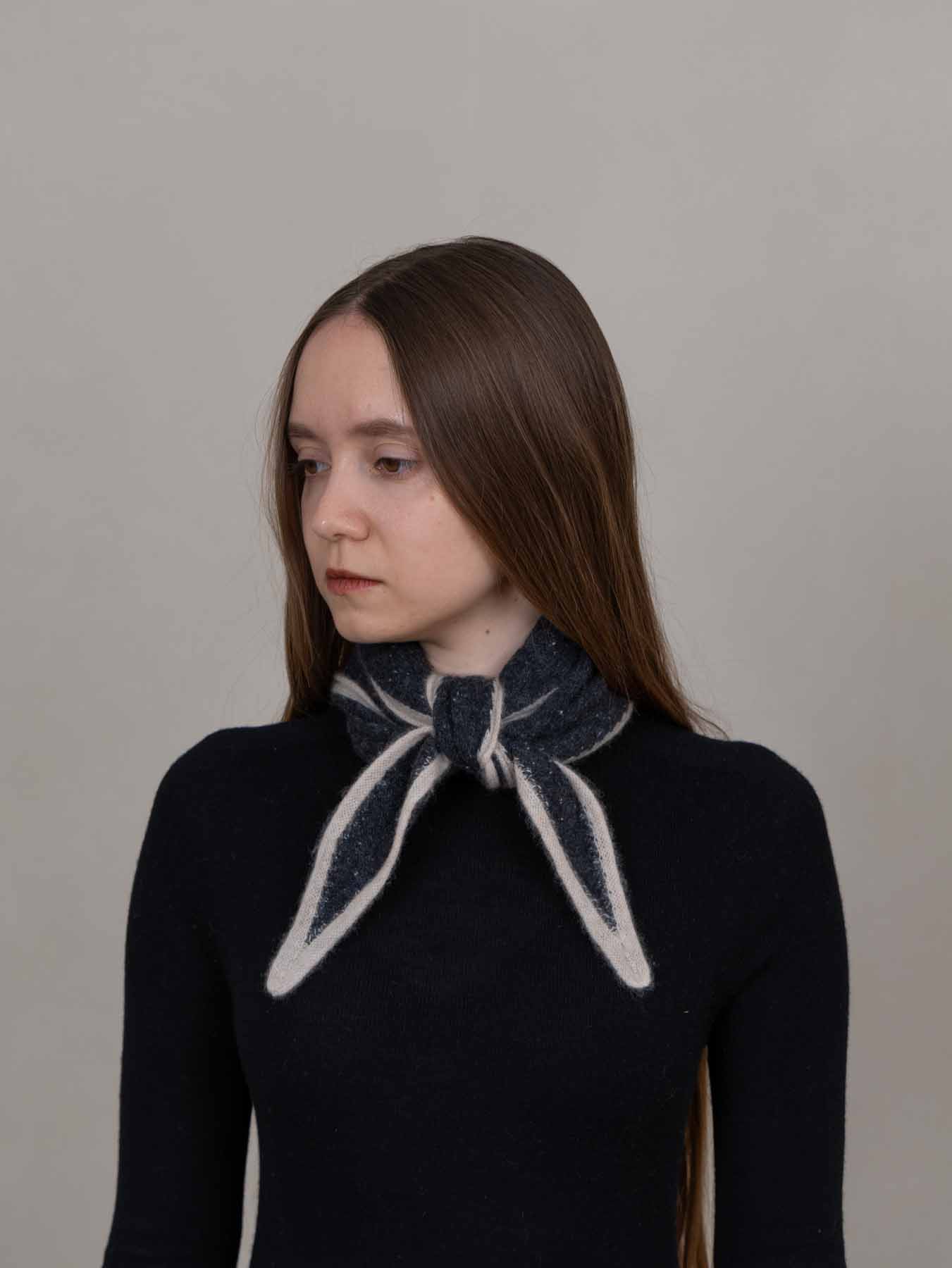 Austen Spindle-shaped Knitted Cashmere Scarf Charcoal