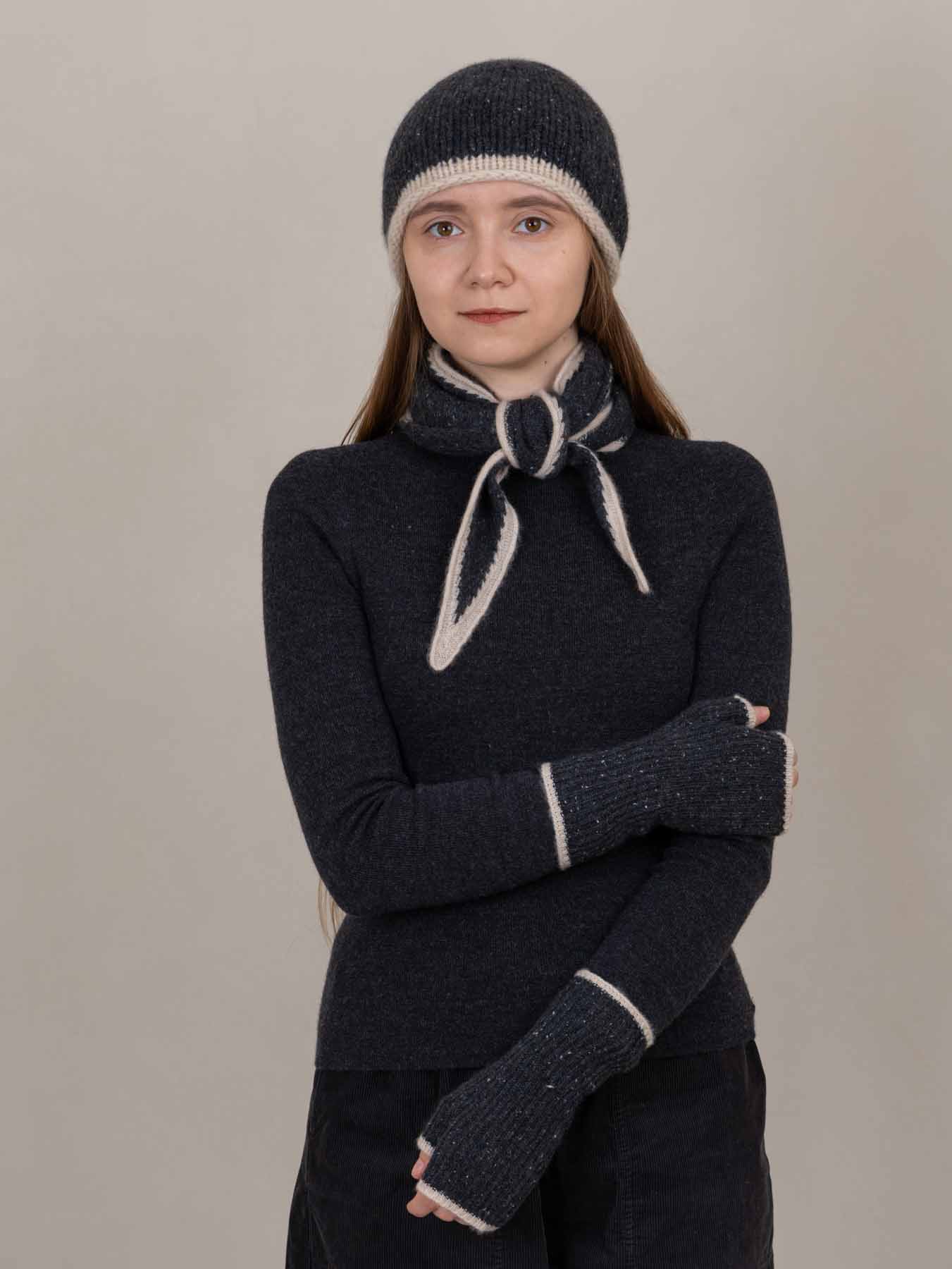 Dorothy Cashmere Ribbed Fingerless Gloves Charcoal