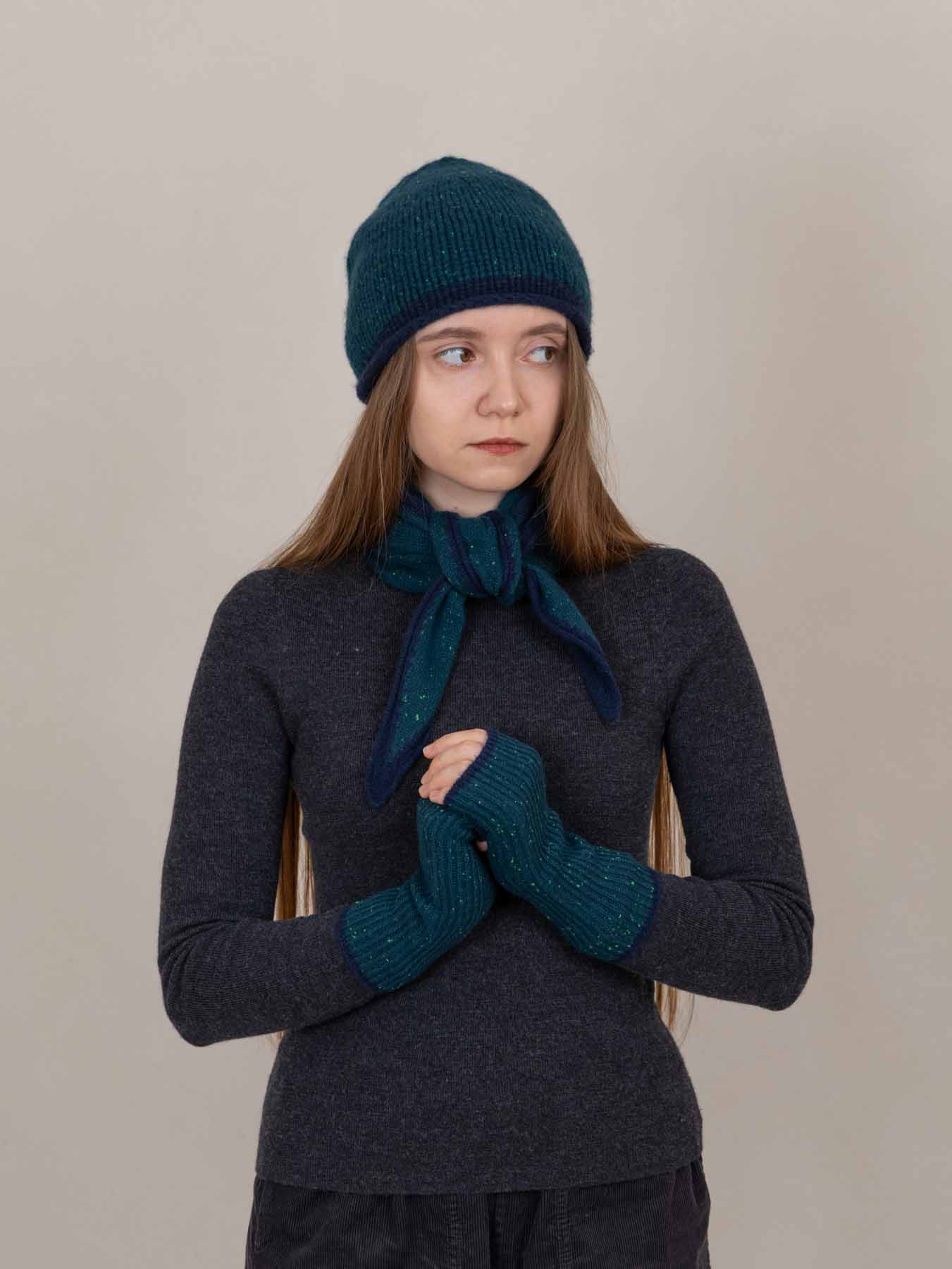 Austen Spindle-shaped Knitted Cashmere Scarf Pine