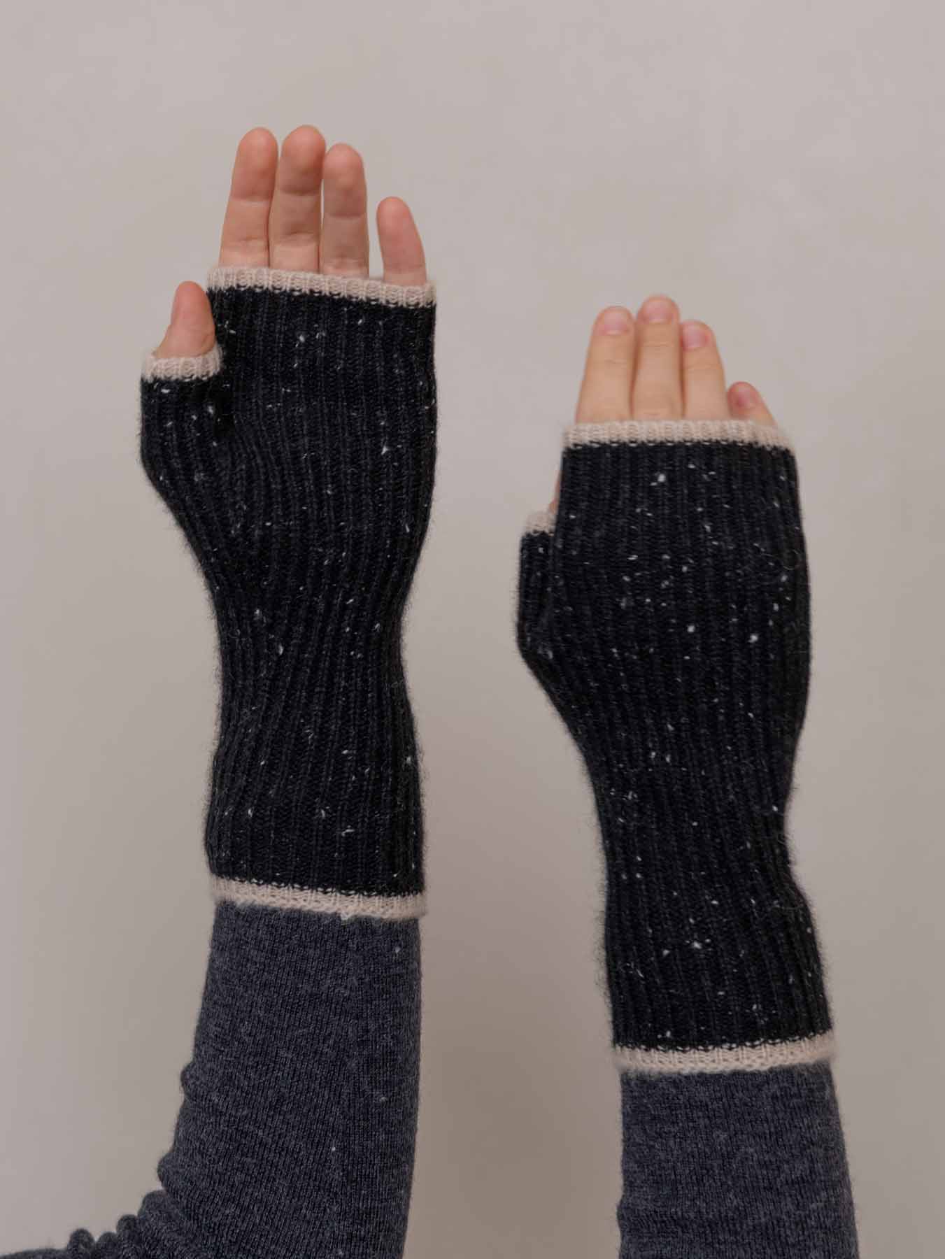 Dorothy Cashmere Ribbed Fingerless Gloves Black
