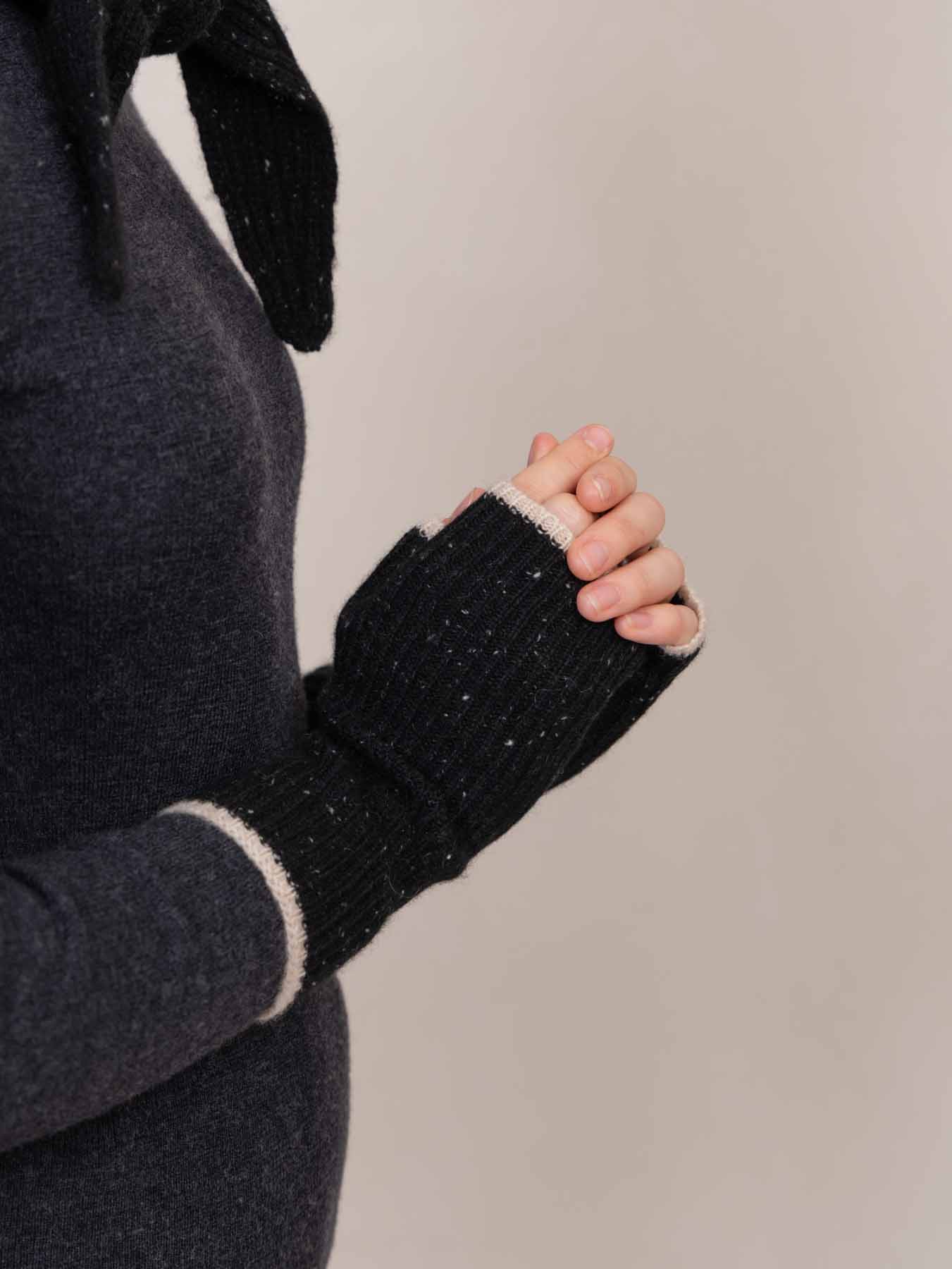 Dorothy Cashmere Ribbed Fingerless Gloves Black