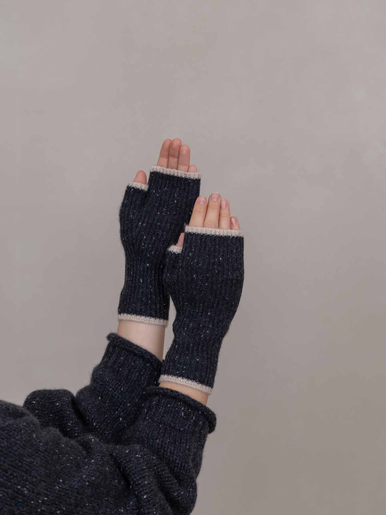 Dorothy Cashmere Ribbed Fingerless Gloves Charcoal