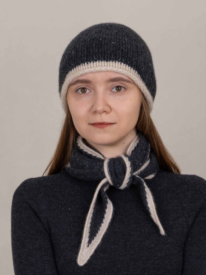 Austen Spindle-shaped Knitted Cashmere Scarf Charcoal