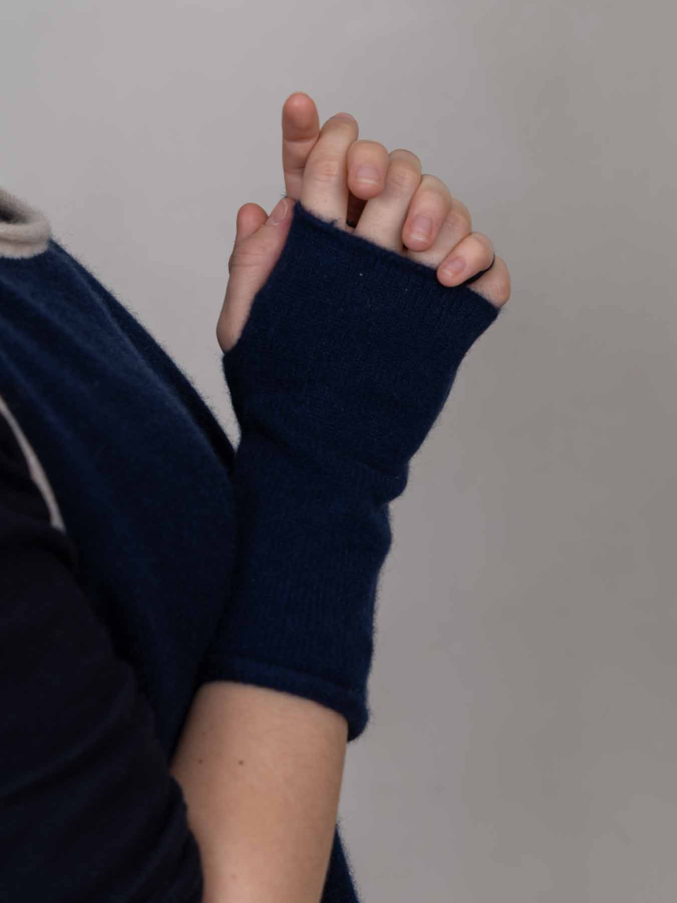 Nori Wrist Warmers Navy