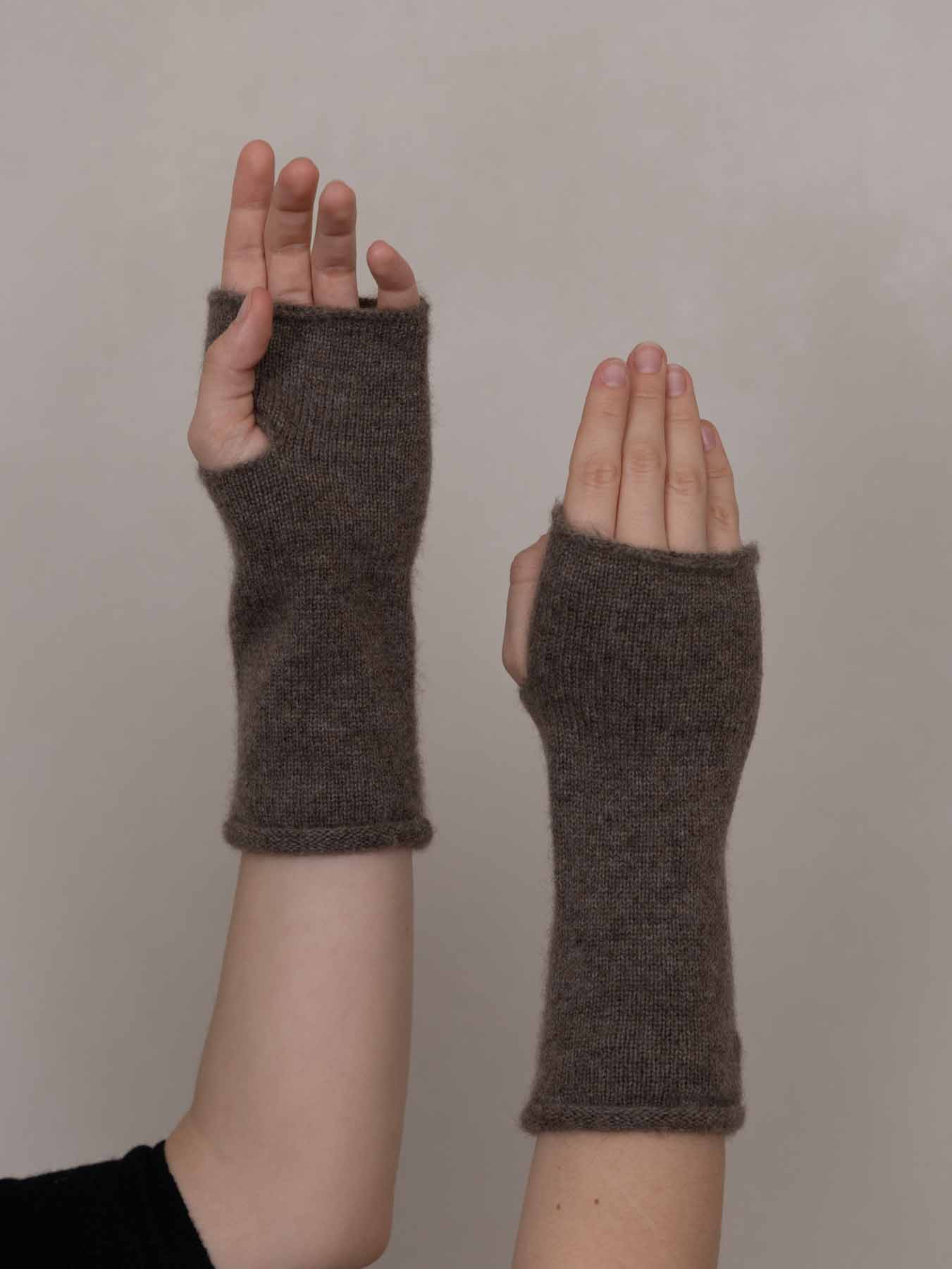 Nori Wrist Warmers Tan