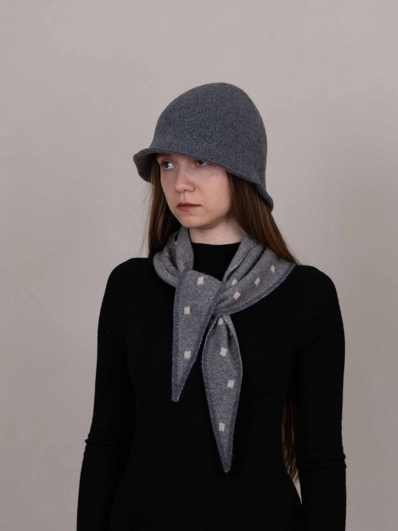 Mia Triangle Cashmere Neckerchief Grey