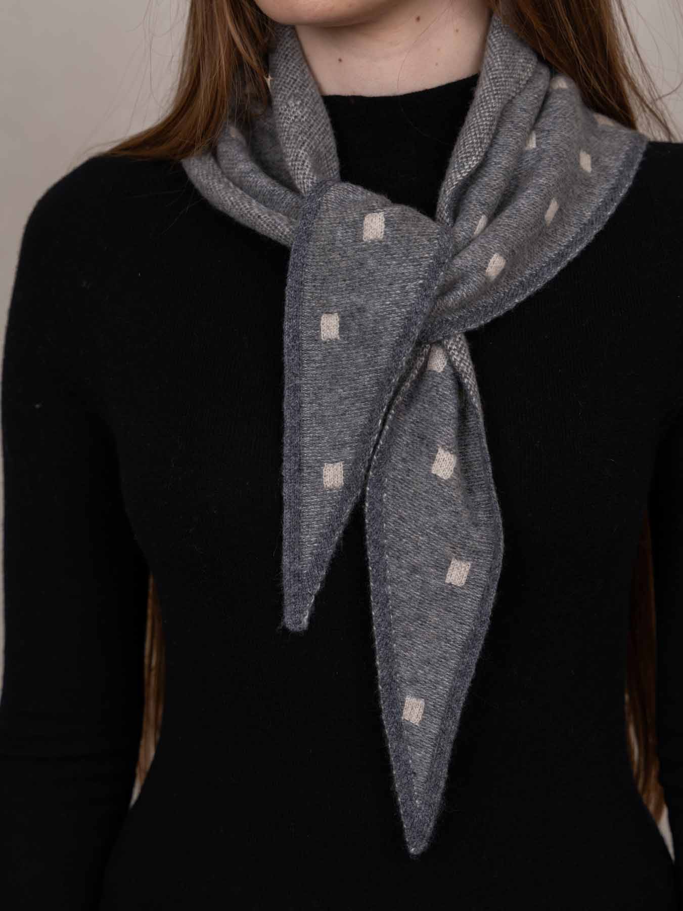 Mia Triangle Cashmere Neckerchief Grey