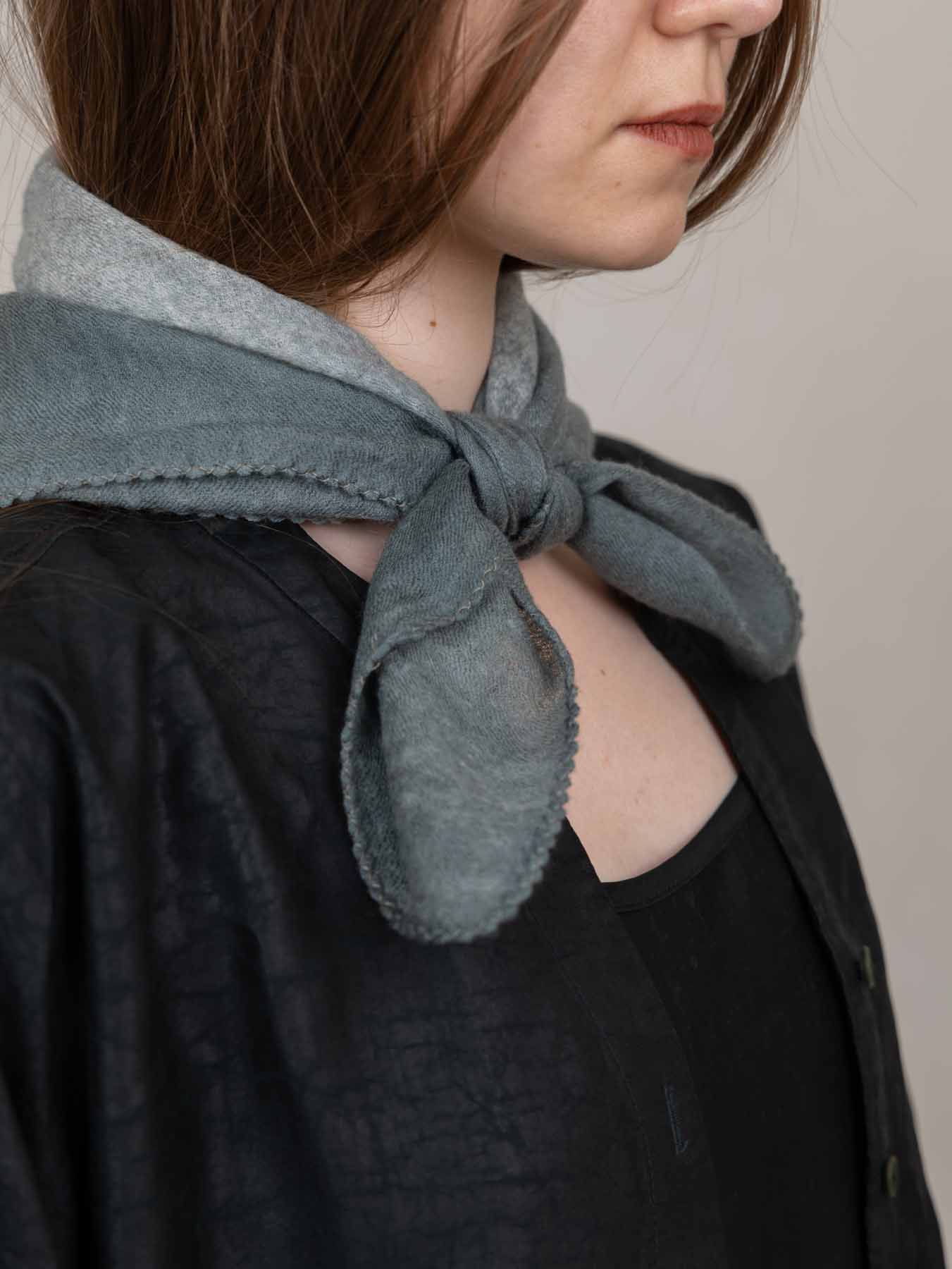 Muse Sage - cashmere foulard worn as a neck scarf